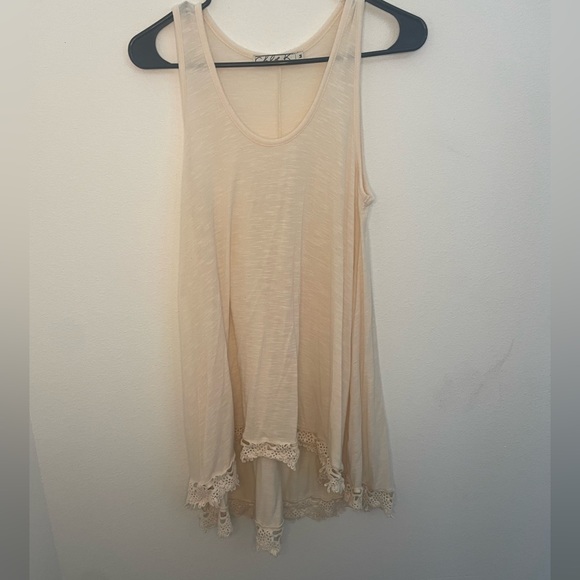 Women’s Chloe K Crochet Trim Tunic Extra Long Cream Tank Top Size Medium - Picture 3 of 9